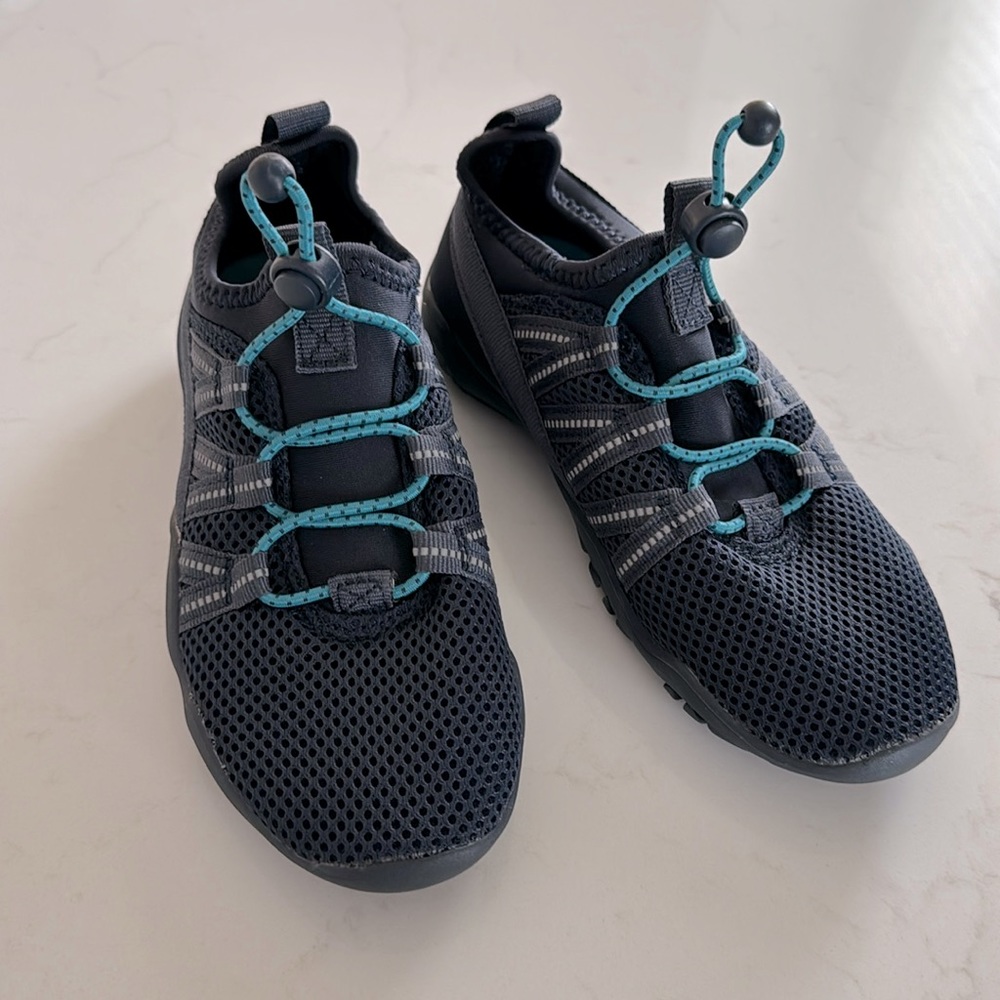 Boys blue mesh water shoe